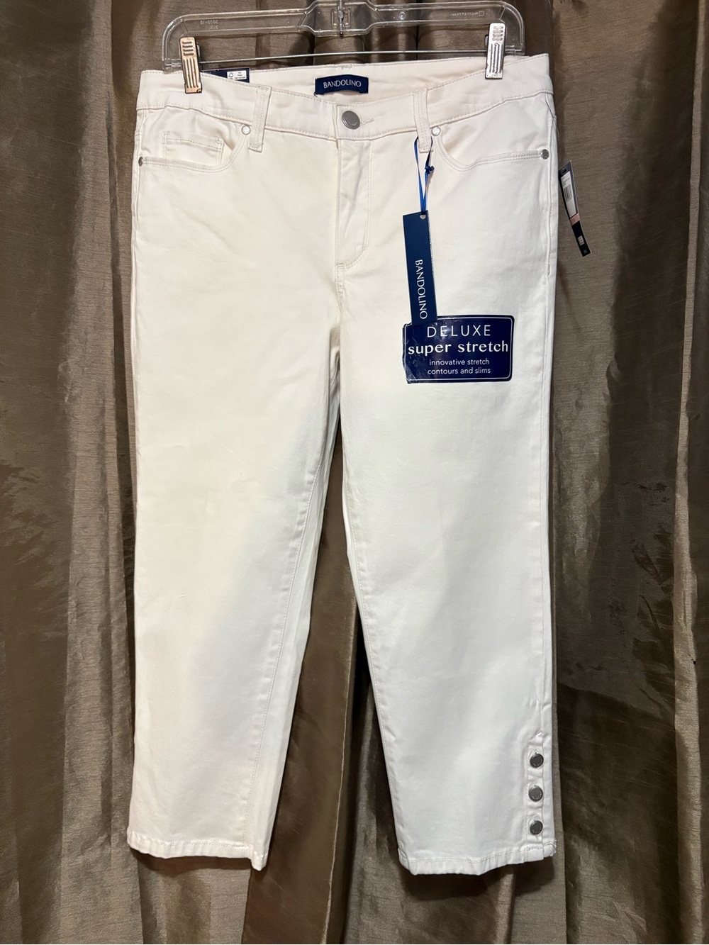 Bandolino White Ankle Crop Super Stretch Jeans